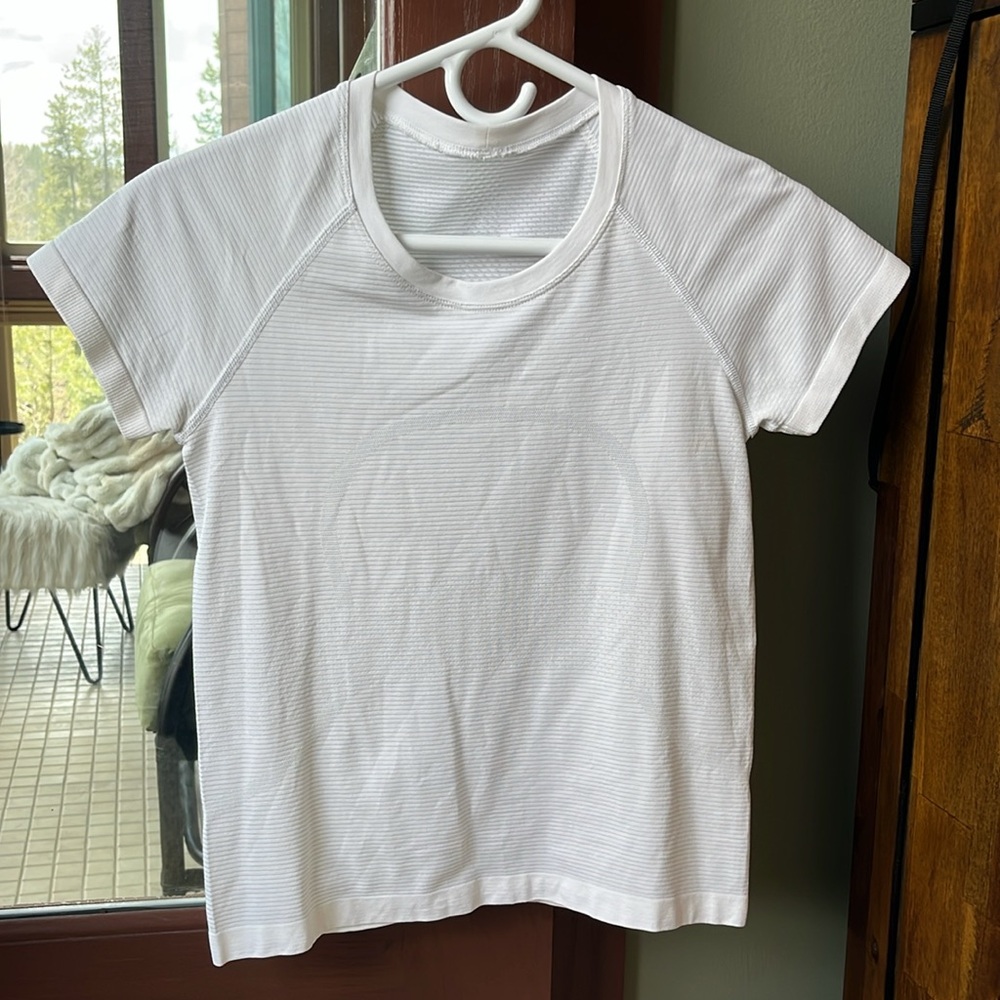 LULULEMON Swiftly Tech Short-Sleeve Shirt
Waist Length